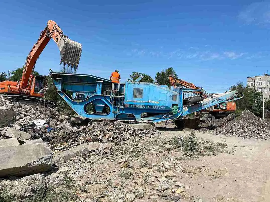 Відновлювальні роботи після російської агресії.