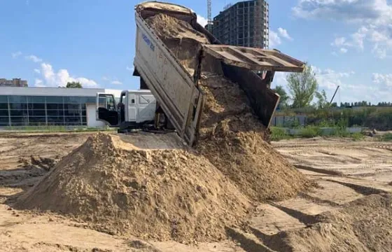 Відсипка та вирівнювання ділянки
